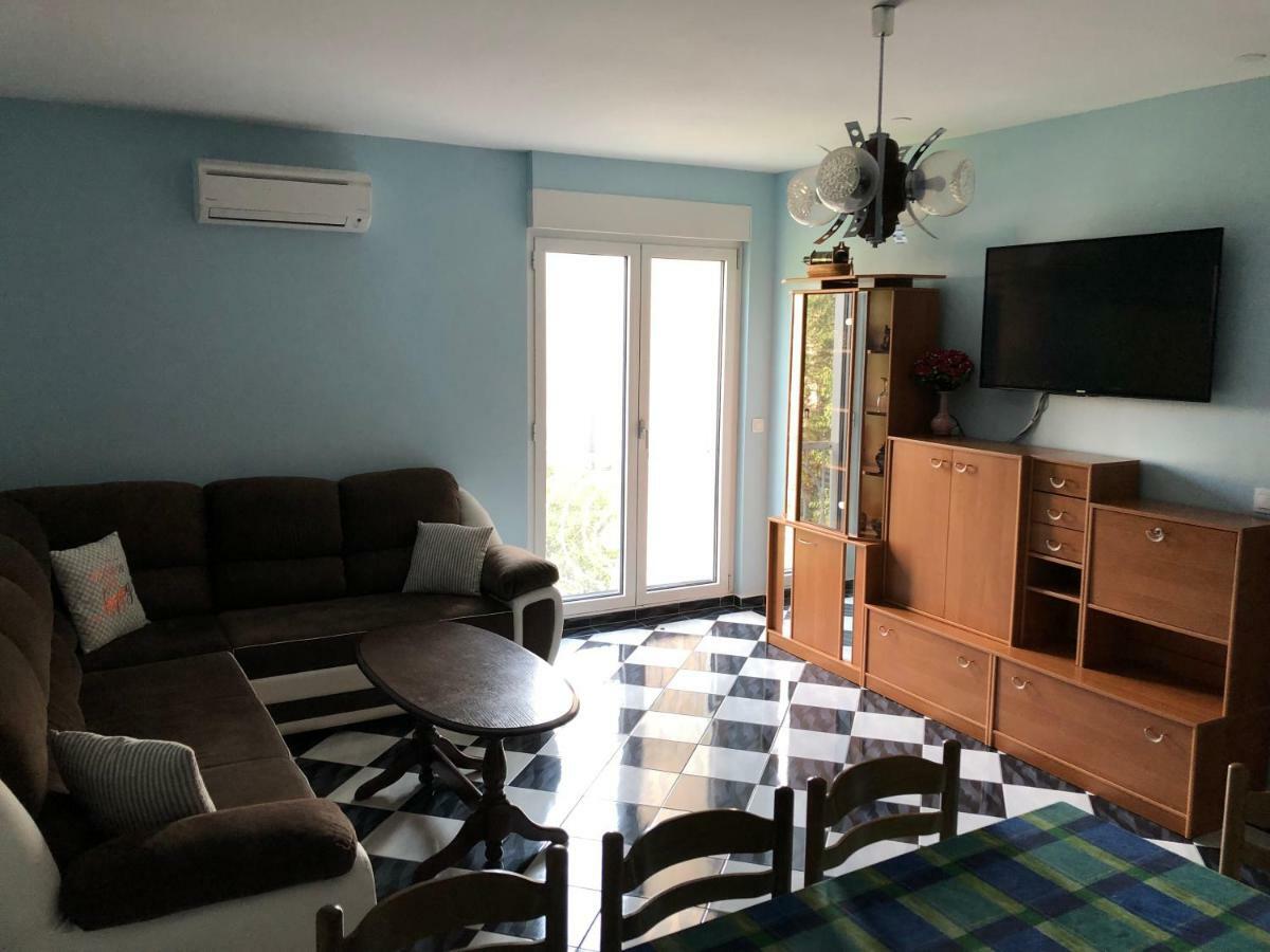 Mundial Apartments Njivice Bagian luar foto