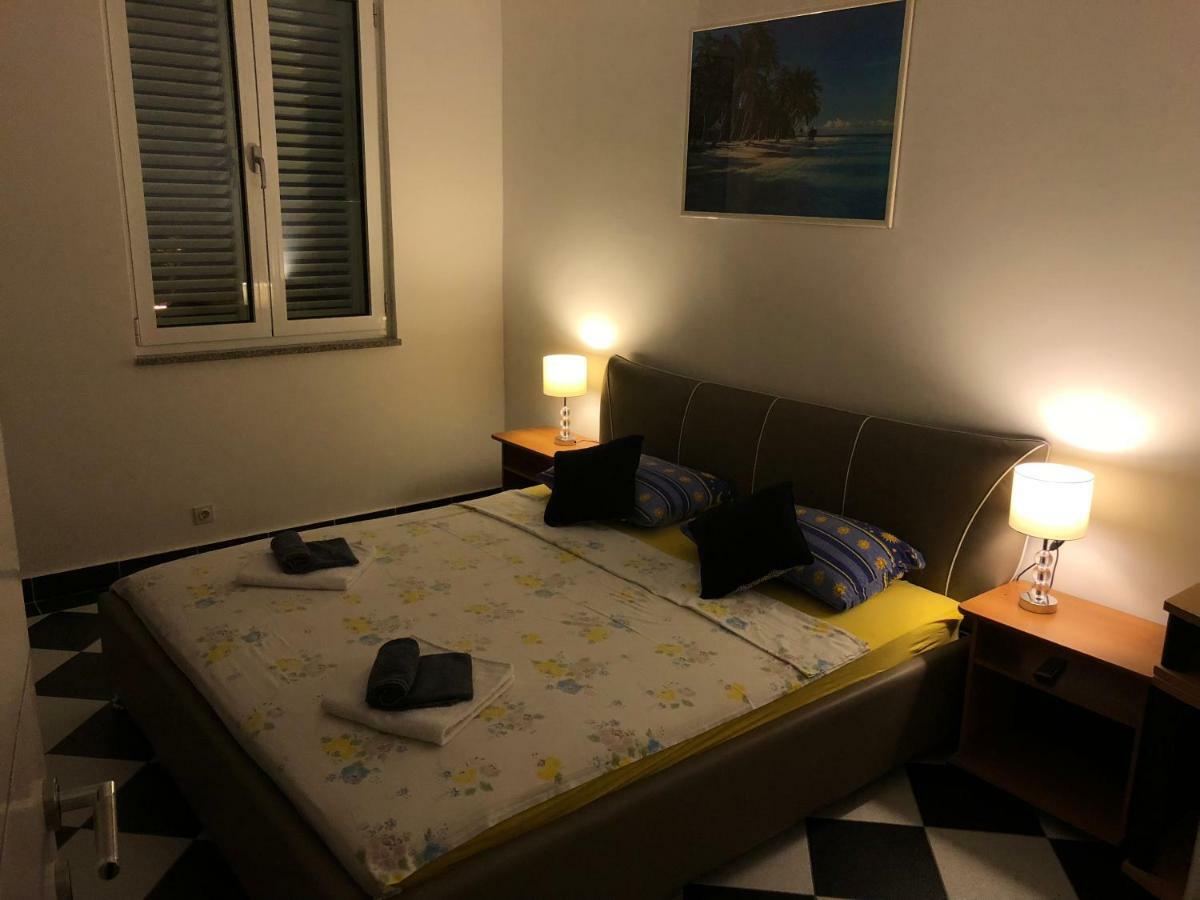 Mundial Apartments Njivice Bagian luar foto